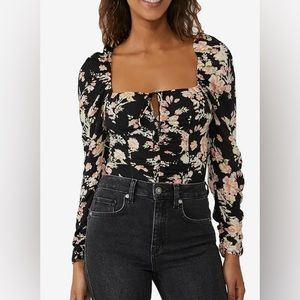 NWT FREE PEOPLE Hilary printed Top large 🤩